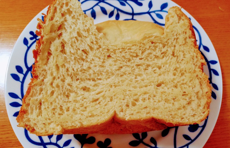 バターたっぷりアーモンド食パンの断面図